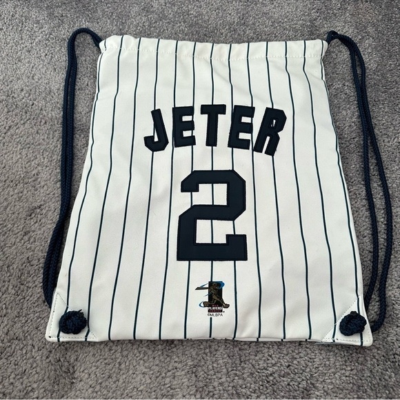 New York Yankees Jeter Pinstripe Drawstring Bag - Picture 2 of 2